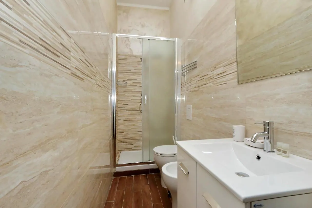 Deluxe Rooms And Chilling Jacuzzi Suite Guesthouse Rzym Pensjonat