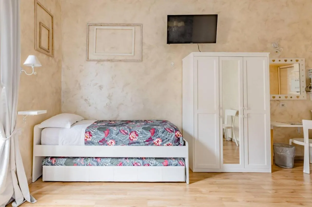 Deluxe Rooms And Chilling Jacuzzi Suite Guesthouse Rzym Włochy