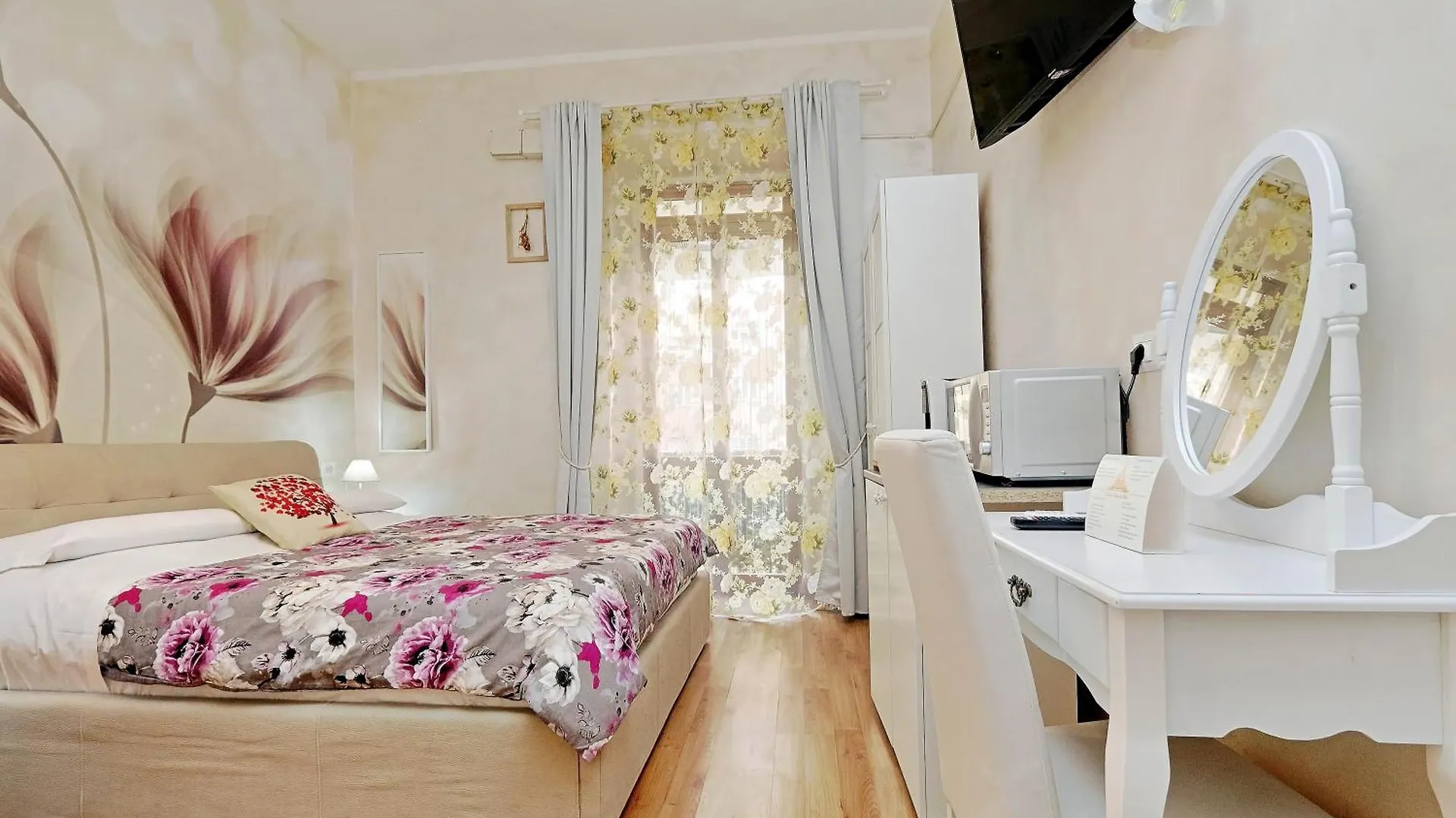 Deluxe Rooms And Chilling Jacuzzi Suite Guesthouse Rzym