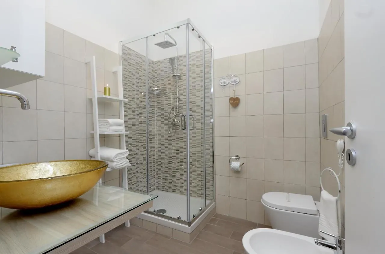 Deluxe Rooms And Chilling Jacuzzi Suite Guesthouse Rzym 2*,  Włochy