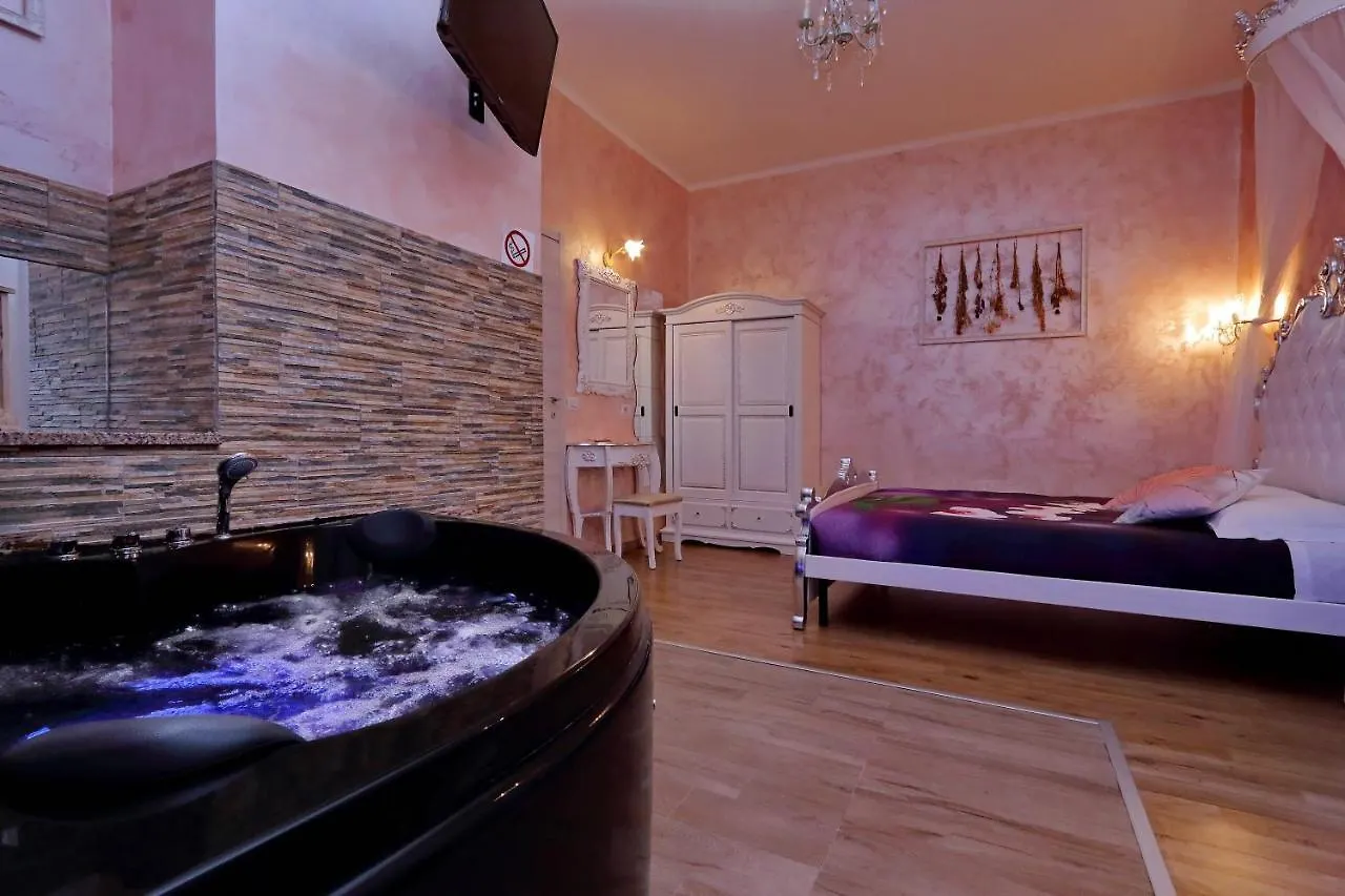 Deluxe Rooms And Chilling Jacuzzi Suite Guesthouse Roma Italia